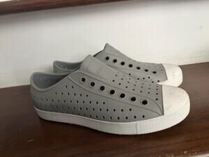 Native mens 7 womens 9 waterproof shoes